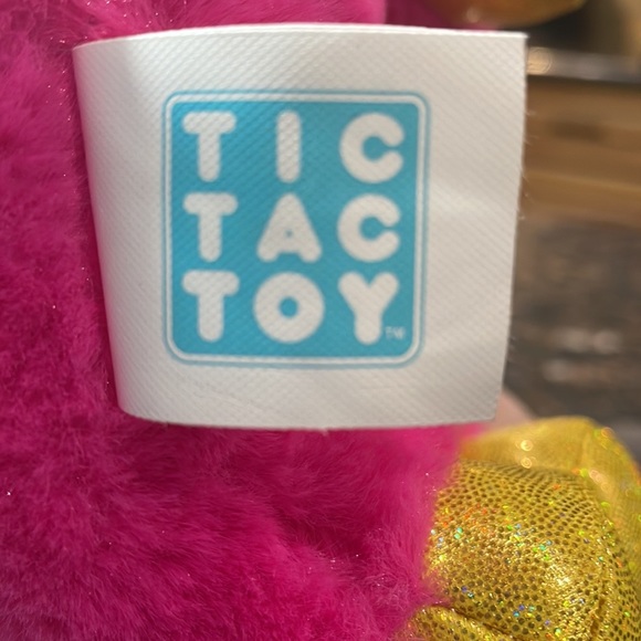 Tic Tac Toy Light Up Hug Plush with Wings & XOXO Friends with Glittery Wings - Picture 8 of 9